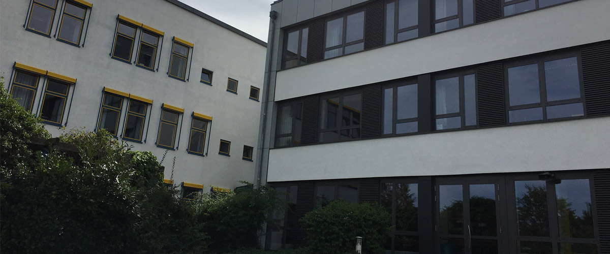 Gebäude von vorne 2